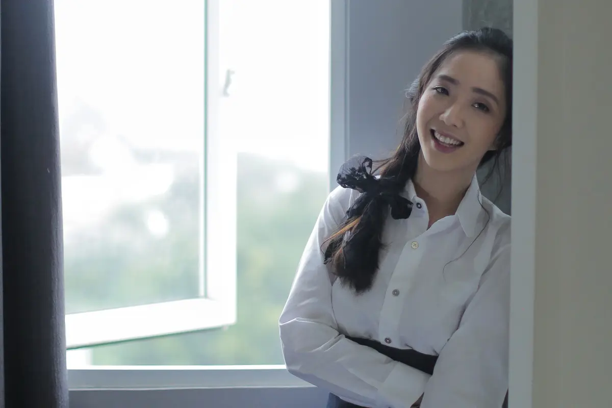 wanita januari sikap tersenyum