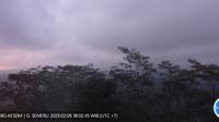 Pengamatan Gunung Semeru secara visual tertutup kabut (Istimewa)