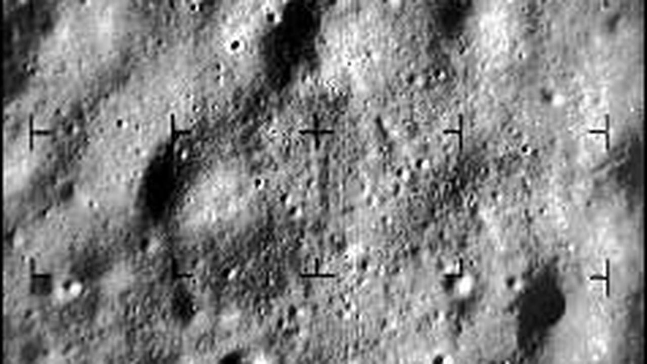 Pemandangan dari Ranger 9 sekitar tiga detik sebelum tabrakan. (nasa.gov)