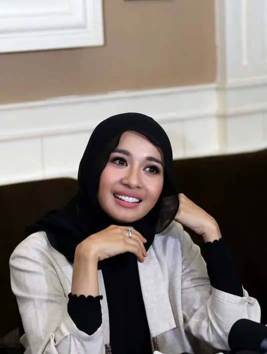 ‘Ini bagian dari perjalanan. Alhamdulillah saya harus melewati semua proses ini. Kagetnya di IG banyak yang  komentar dan malah jadi berantem, kasihan. Makanya saya mau jelasan supaya netizen enggak berasumsi,’ papar Bella. (Nurwahyunan/Bintang.com)