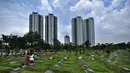 Suasana tempat pemakaman umum (TPU) Menteng Pulo, Jakarta, (15/3/2015). Rencananya, tahun ini ribuan makam di Jakarta akan ditata dengan cara plakatisasi guna penambahan ruang terbuka hijau (RTH) sebagai daerah resapan air. (Liputan6.com/Faizal Fanani)