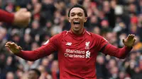 Trent Alexander-Arnold (99 juta euro) - Bek kanan Liverpool yang baru berusia 21 tahun ini mampu tampil apik di seiap laganya. Alexander-Arnold memiliki market value 99 juta euro saat ini. (AFP/Paul Ellis)