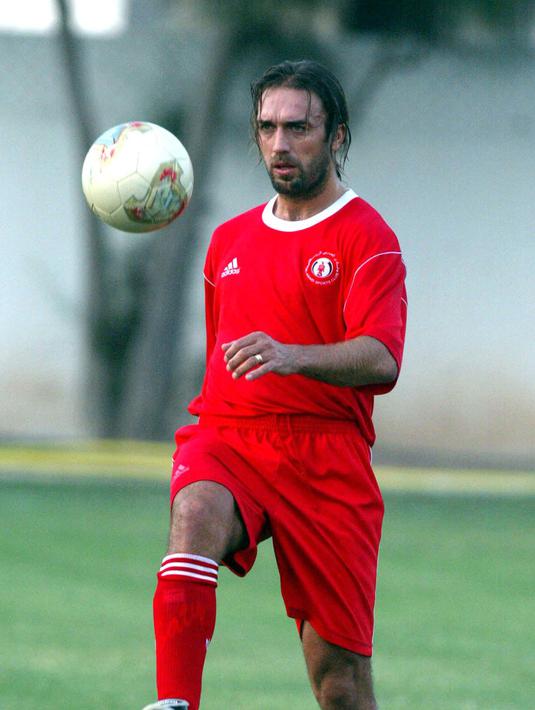 8. Gabriel Batistuta - Piala Dunia 1994, 1998 dan 2002 pernah dicicipi oleh legenda Fiorentina tersebut. Namun titel juara dunia tak sekalipun berhasil digenggam. (AFP/Karim jaafar)