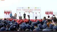 Presiden Joko Widodo (Jokowi) meresmikan proyek Pembangkit Listrik Tenaga Surya (PLTS) Terapung Cirata hari ini, Kamis (9/11/2023). (Tangkapan layar Youtube Sekretariat Presiden)