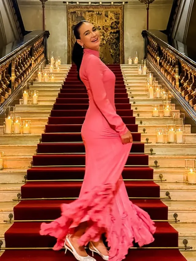 Luna Maya kondangan ke Italia Bersama Maxime Bouttier. [@lunamaya]