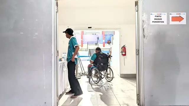 Kisah Juru Parkir Disabilitas Suarakan Isu Kesetaraan dengan Menjadi Relawan di Peparnas 2024. Foto: Liputan6.com/Ade Nasihudin.