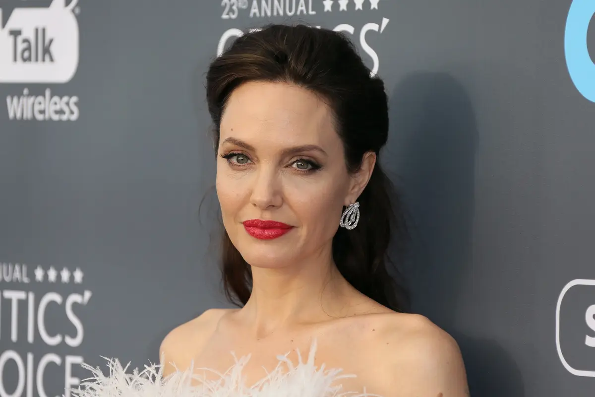 [Bintang] Angelina Jolie