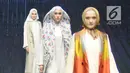 Model mengenakan busana rancangan Yoon Sun Choi saat Muslim Fashion Festival (MUFFEST) 2019 di JCC, Jakarta, Jumat (3/5/2019). IFI (INTERNATIONAL) X KOREA K-STREET BY GLINGREEM menampilkan rancangan Yoon Sun Choi Sebanyak 37 koleksi busana hijab. (Liputan6.com/Herman Zakharia)