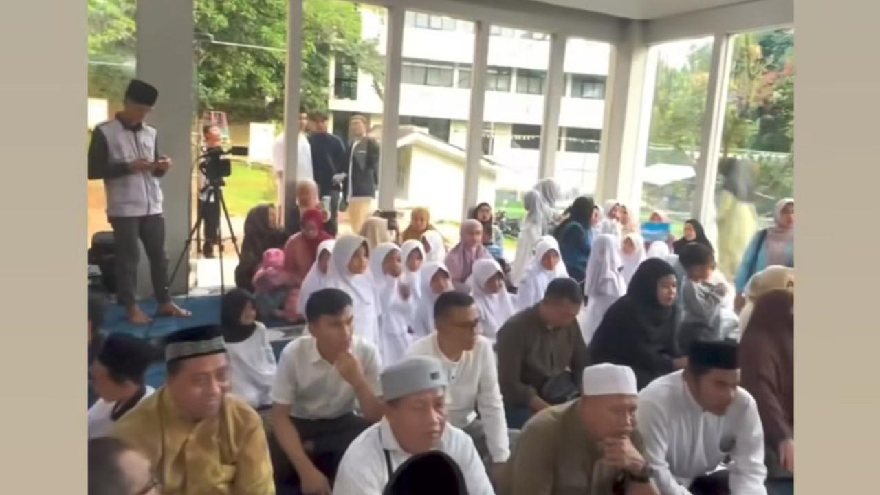 Akhirnya Rampung, 5 Potret Masjid Irish Bella Mahar dari Haldy Sabri - Namanya Masjid Mahar Al Mahabbah