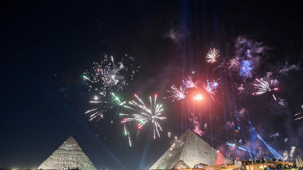 FOTO: Beragam Wajah Perayaan Malam Tahun Baru 2026 di Dunia