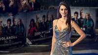 Aktris asal Spanyol, Penelope Cruz tampil anggun dengan berbalut gaun seksi saat menghadiri pemutaran film Zoolander 2 di London, Kamis (4/2/2016). (CHRIS RATCLIFFE / AFP)