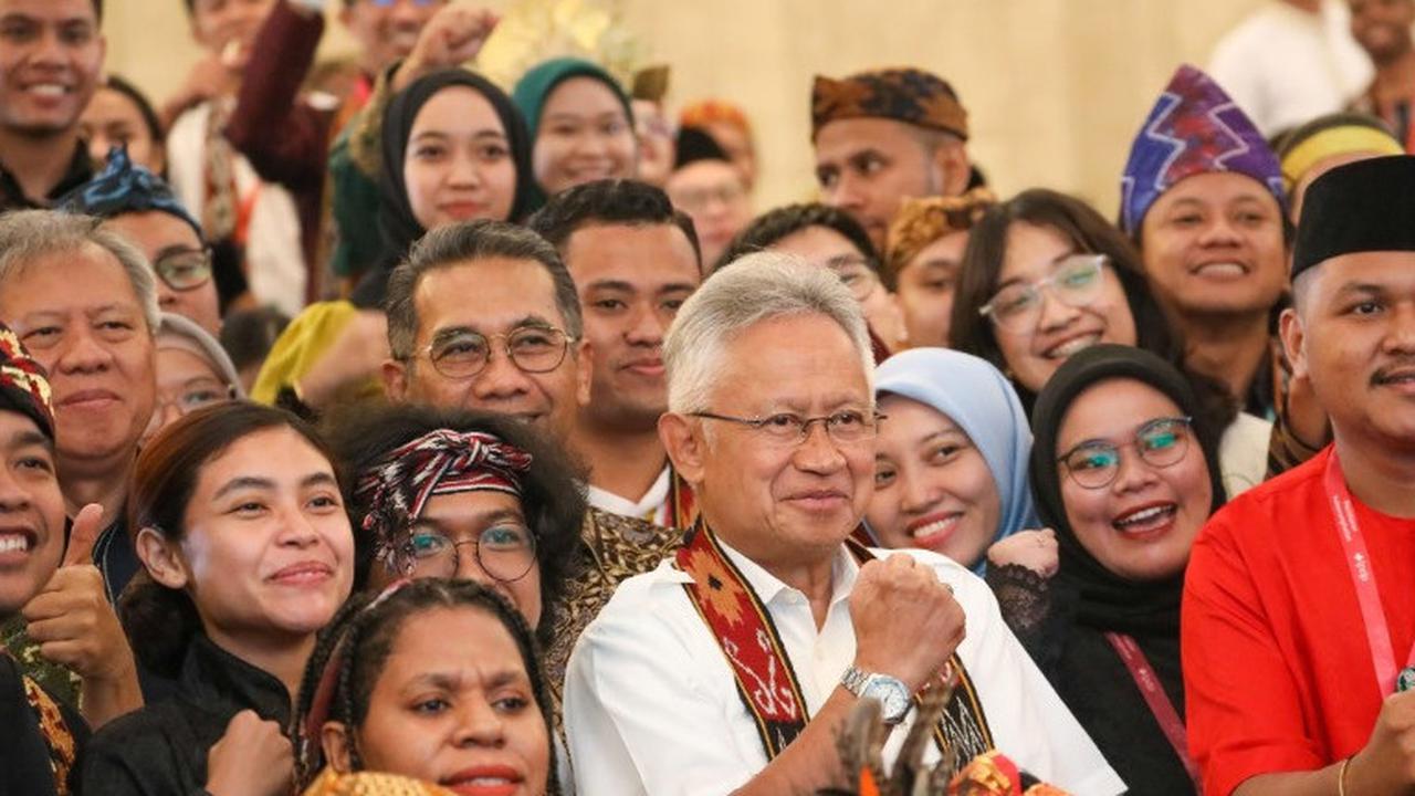 Mendikti Saintek Satryo Soemantri Brodjonegoro buka suara usai sejumlah pegawai ASN bawahannya melakukan demo.