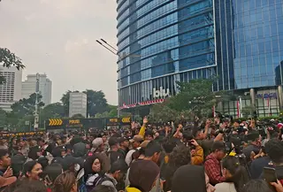 Badan Eksekutif Mahasiswa Universitas Indonesia (BEM UI) menggelar aksi unjuk rasa di kawasan Bundaran HI, Jakarta Pusat. (Liputan6.com/Rifqy Alief Abiyya)