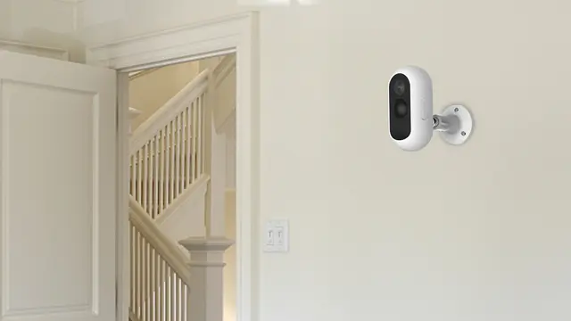 Kamera CCTV IT Smart Magnetic Outdoor Battery Camera WO2 (Erajaya)