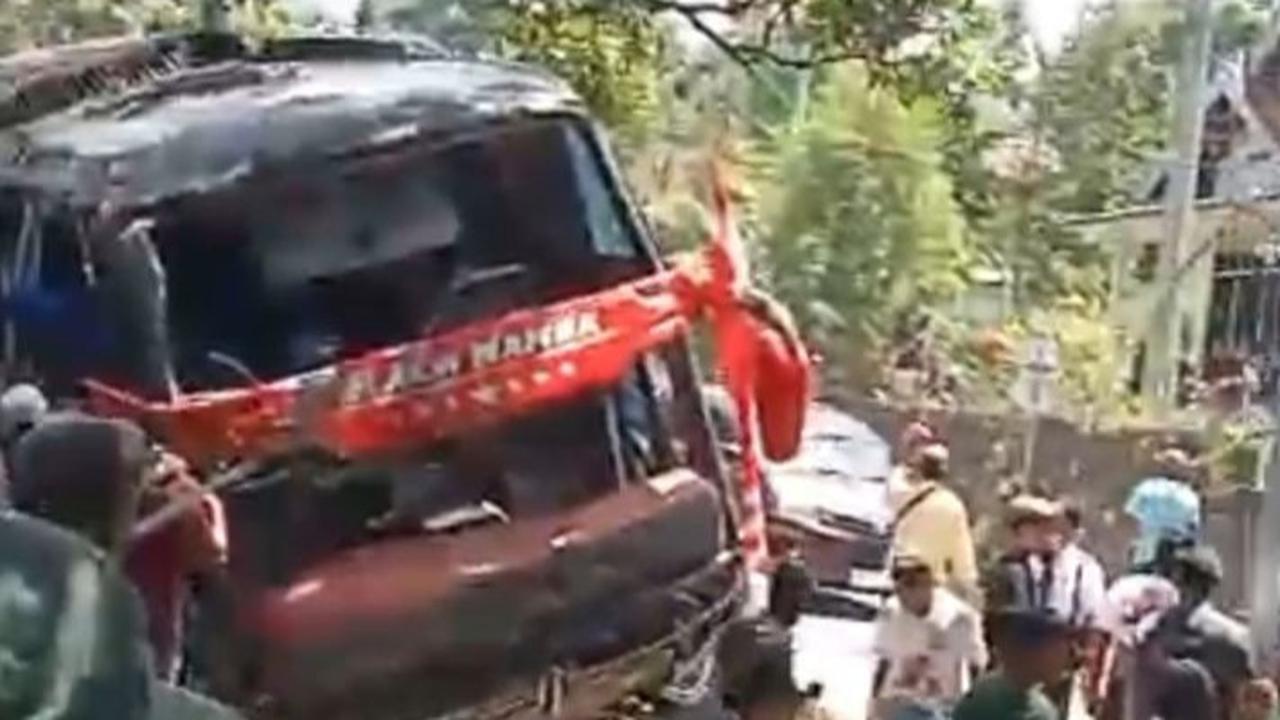 Detik-Detik Bus Rombongan RS Bina Sehat Alami Kecelakaan Maut Usai Wisata di Bromo