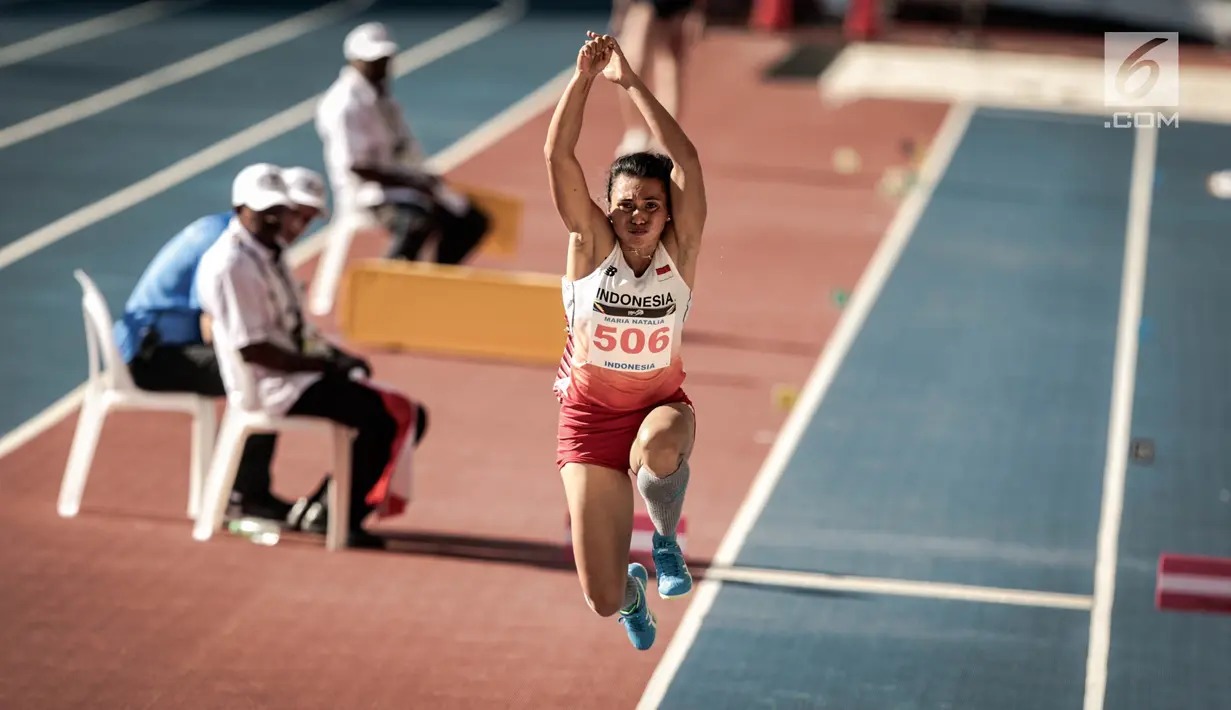 Ekspresi Atlet Lompat Jauh Indonesia, Maria Natalia Londa saat berlaga di nomor triple jump putri SEA Games di Stadium Bukit Jalil, Malaysia, Rabu (23/8). (Liputan6.com/Faizal Fanani)