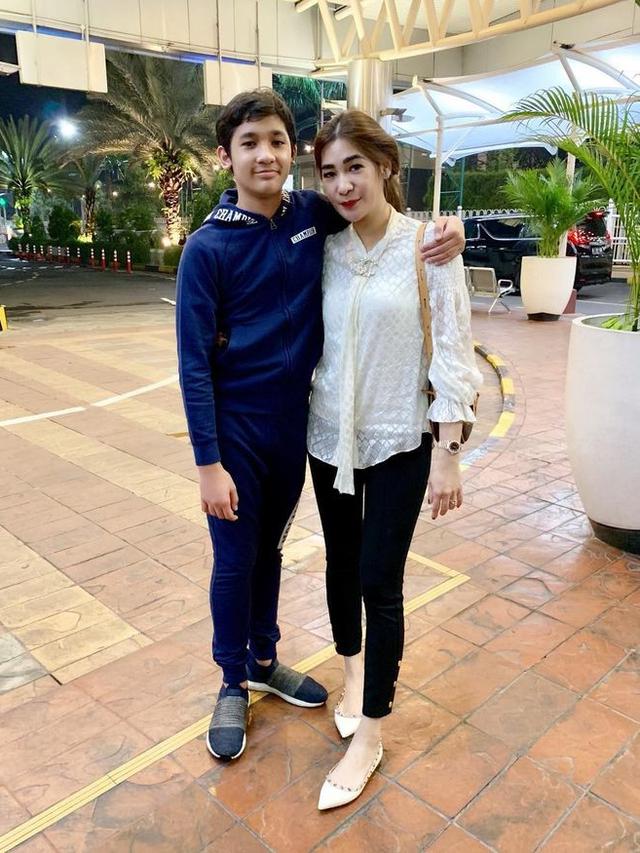 Jarang Tersorot Ini 6 Potret Ganteng Ardio Putra Sulung Andre Taulany Hot Liputan6 Com