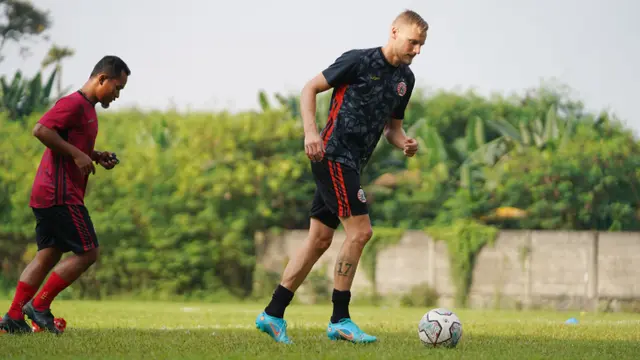 Foto: Aksi Hanno Behrens Saat Mengikuti Latihan Perdana Bersama Persija Jakarta