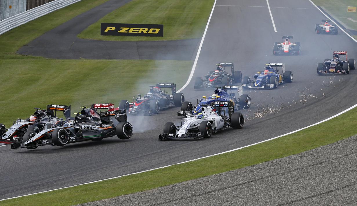 Persaingan ketat terjadi sejak start dalam F1 GP Jepang di Sirkuit Suzuka, Jepang, Minggu (27/9/2015). (Reuters/Toru Hanai)