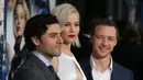 Sebelumnya tahun 2013, Jennifer Lawrence terjatuh saat akan menerima penghargaan sebagai Best Actress dalam Academy Awards pada tahun 2013. Ia tersrimpet gaun yang dikenakannya. (Bintang.com/ AFP)