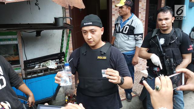 8 Terduga Pelaku Diciduk dalam Penggerebekan Narkoba di Kampung Boncos