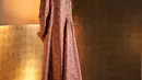 Motif paiasley hingga bordir bunga hadir mempercantik detail setiap siluet yang dihadirkan.  (Foto:MaxMara)