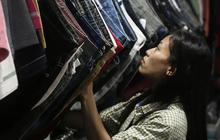 Baju Bekas Impor: Dilarang Pemerintah, Diburu Warga