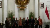Wakil Menteri Luar Negeri RI A.M Fachir (keenam dari kiri) saat membuka Simposium Internasional Peringatan 60 Tahun Deklarasi Djuanda 2017 (13/12/2017) (Rizki Akbar Hasan/Liputan6.com)