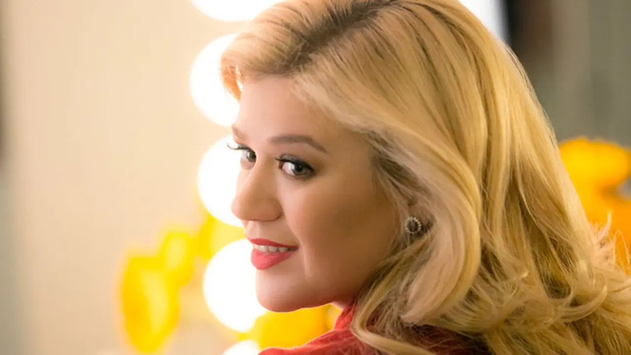 kelly-clarkson-140121b.jpg
