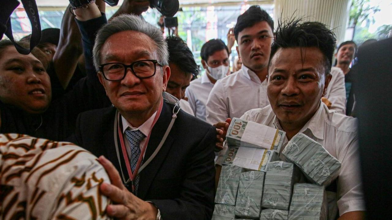 Terkait siapa pihak yang mengembalikan uang tersebut kepada Irwan Hermawan, Maqdir
berharap Tim Penyidik Khusus (Pidsus) Kejagung dapat mendalami hal tersebut.