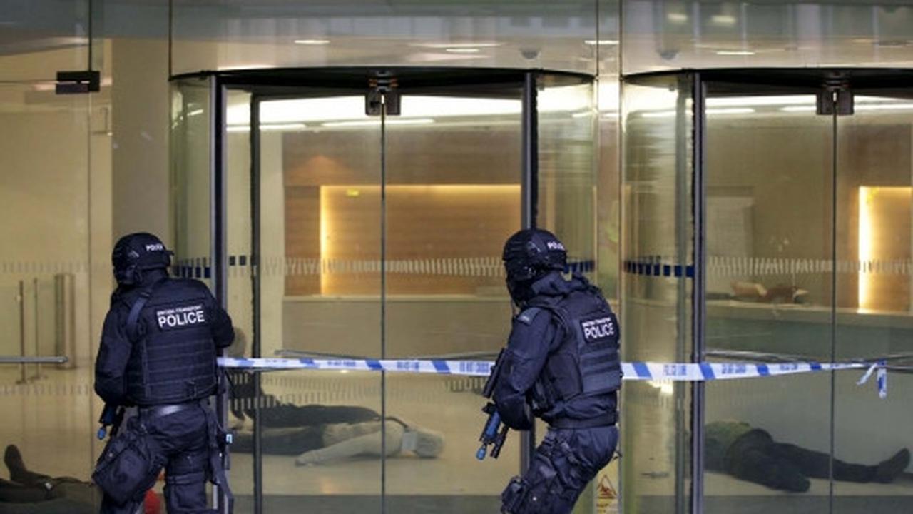 Trauma serangan Paris, polisi Inggris giat latihan hadapi teroris