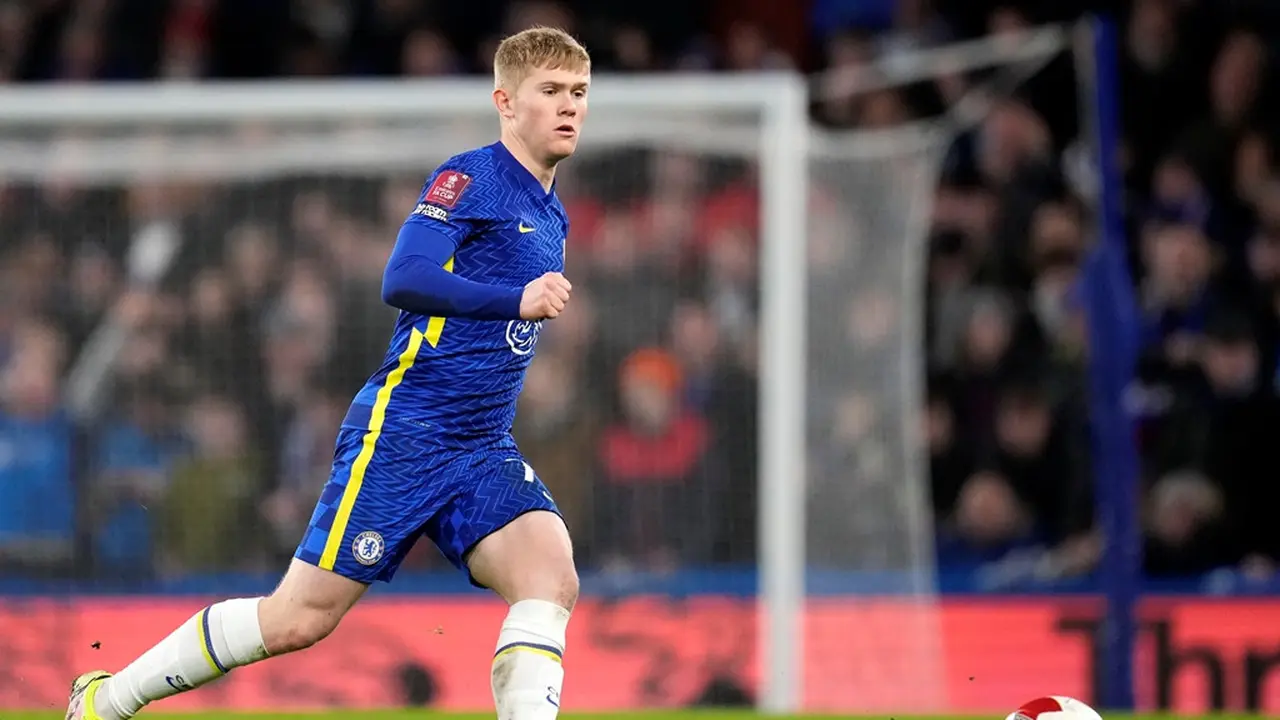 Bek muda Chelsea, Lewis Hall.