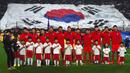 3. Korea Selatan - Tidak seperti sebelumnya, kali ini Ksatria Taeguk tampil kurang meyakinkan dan hanya lolos sebagai runner-up. Heung-Min Son dkk harus menderita tiga kali kekalahan dalam 10 laga kualifikasi Piaal Dunia 2018. (AFP/Jung Yeon-Je)