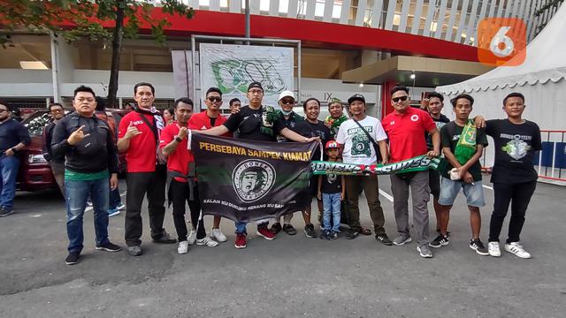 Persis Fans bersama Kapolresta Surakarta Sambut Rombongan Bonek di Pintu Tol Solo