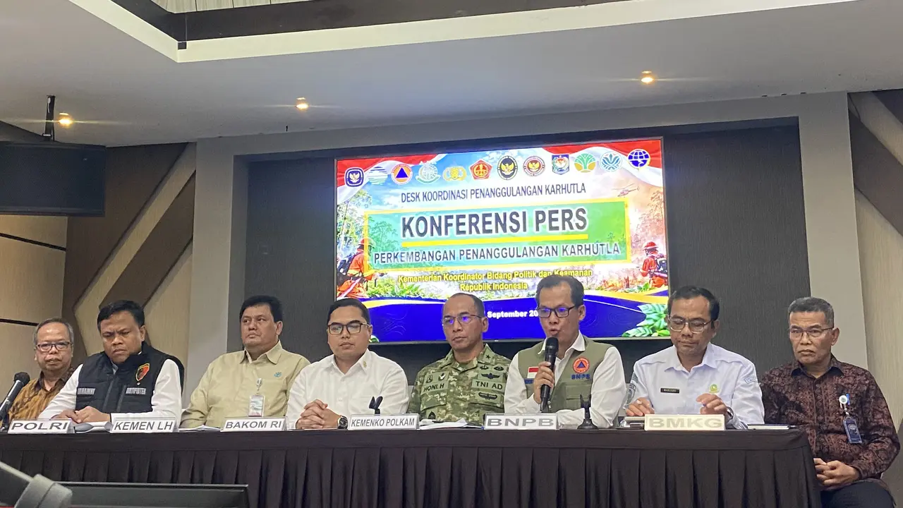 2 Helikopter Jepang Mulai Water Bombing Kebakaran Hutan Kalbar