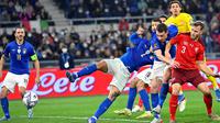 Timnas Italia harus puas bermain imbang 1-1 kontra Swiss pada laga lanjutan Grup C kualifikasi Piala Dunia 2022 zona Eropa di Stado Olimpico, Sabtu (13/11/2021) dini hari WIB. (AFP/Alberto Pizzoli)