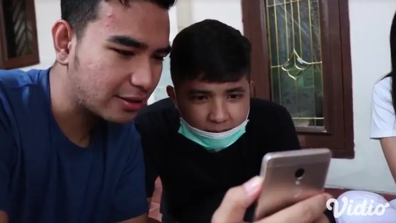 Jirayut Mengajak Para Peserta LIDA 2020 untuk Video Call Dengan Para Sahabatnya. sumberfoto: Indosiar