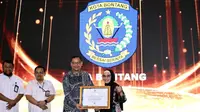 Wali Kota Bontang Neni Moerniaeni Terima Penghargaan Kearsipan dari ANRI