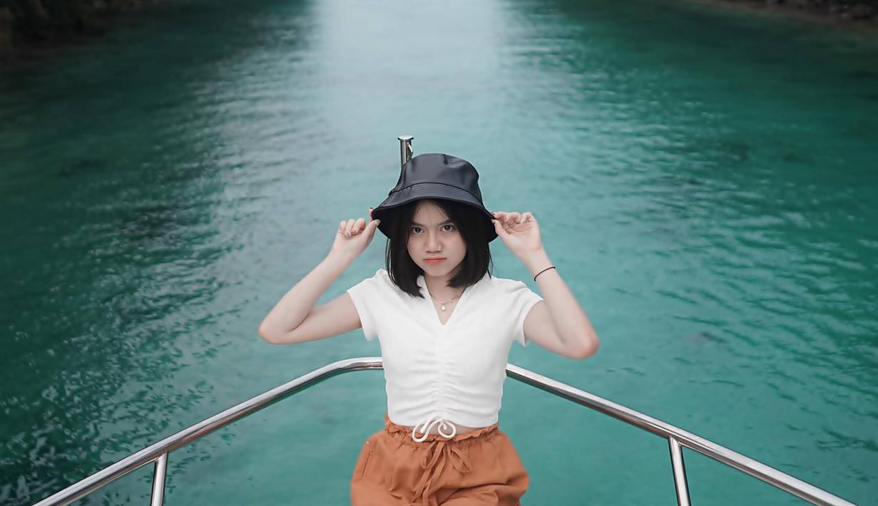 Bagi pecinta game mobile, sosok Kayes menjadi salah satu figur yang memandu para fans Landak Kuning sebutan ONIC Esports untuk mendukung tim tersebut dalam setiap perhelatan. Tidak heran bahwa tim yang menaunginya ini memiliki banyak penggemar. (Liputan6.com/IG/@ewkharis)