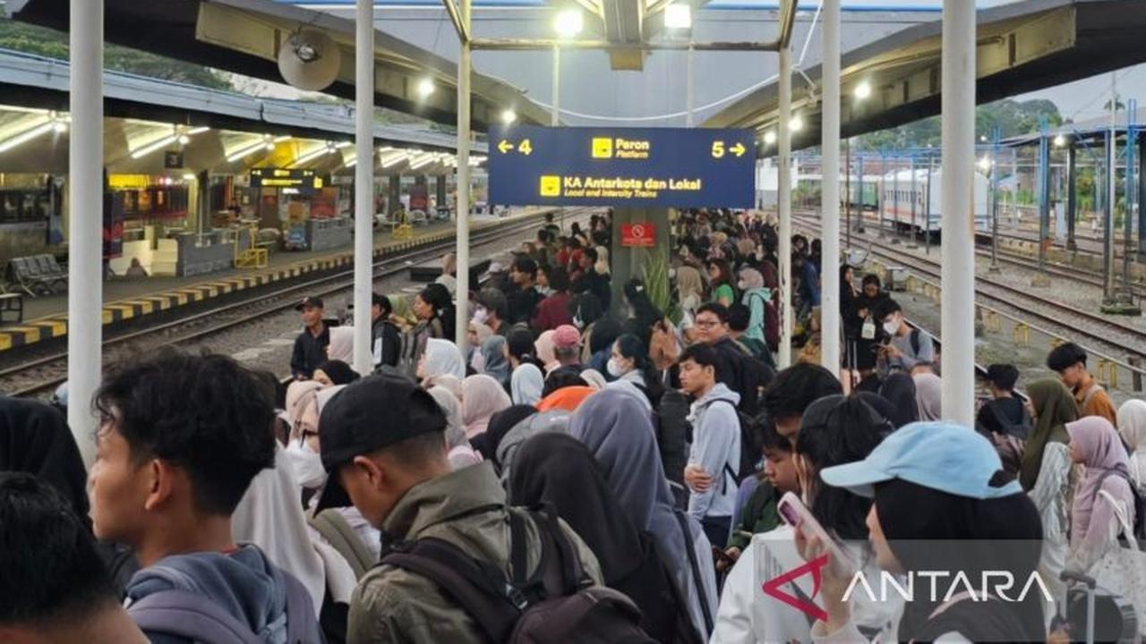 Lonjakan Penumpang Stasiun Malang Jelang Libur Waisak, KAI Siapkan Ribuan Kursi