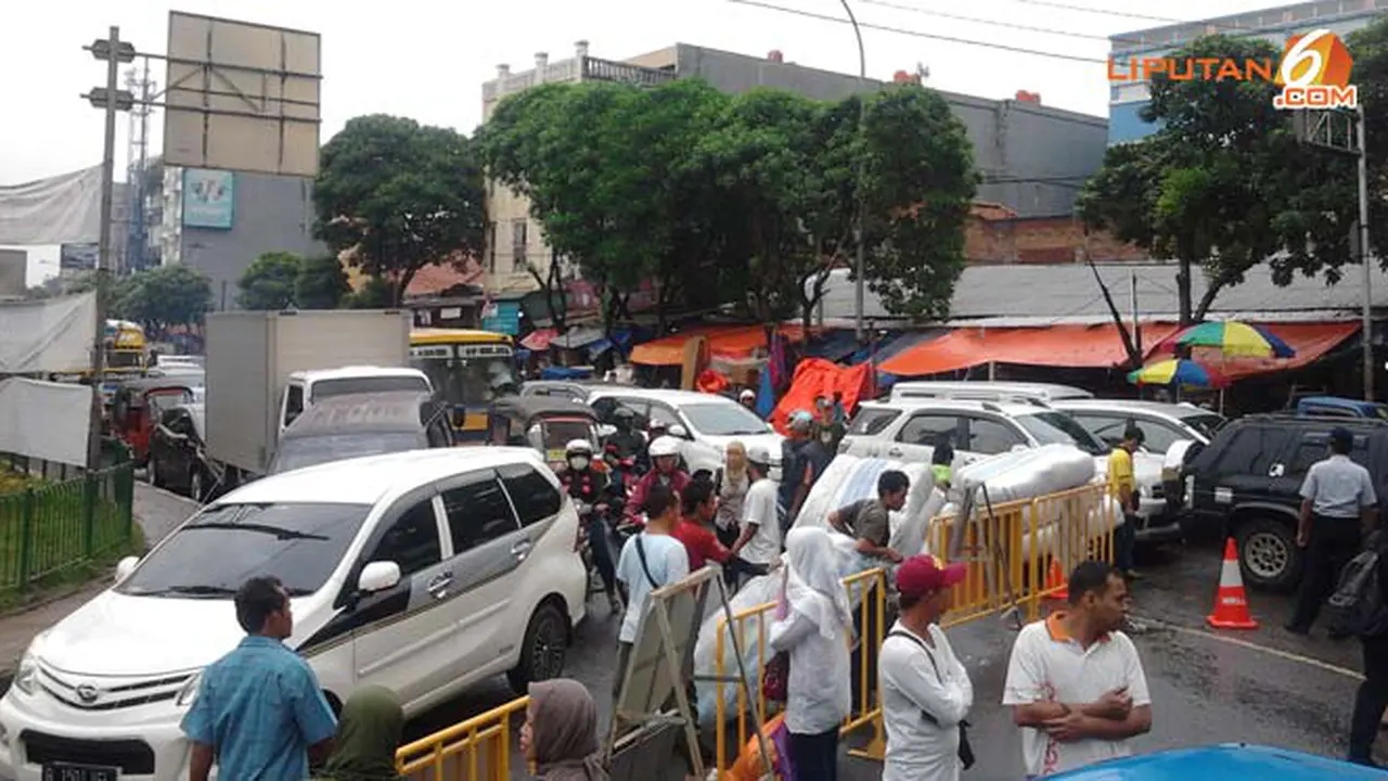 pasar-tanah-abang-130722c.jpg