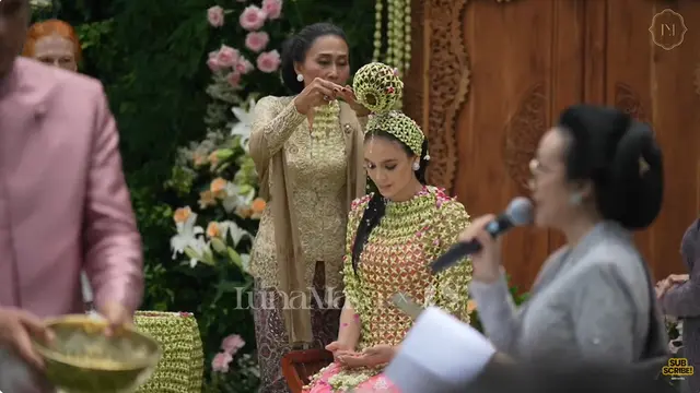 9 Momen Siraman Luna Maya dan Maxime Bouttier,