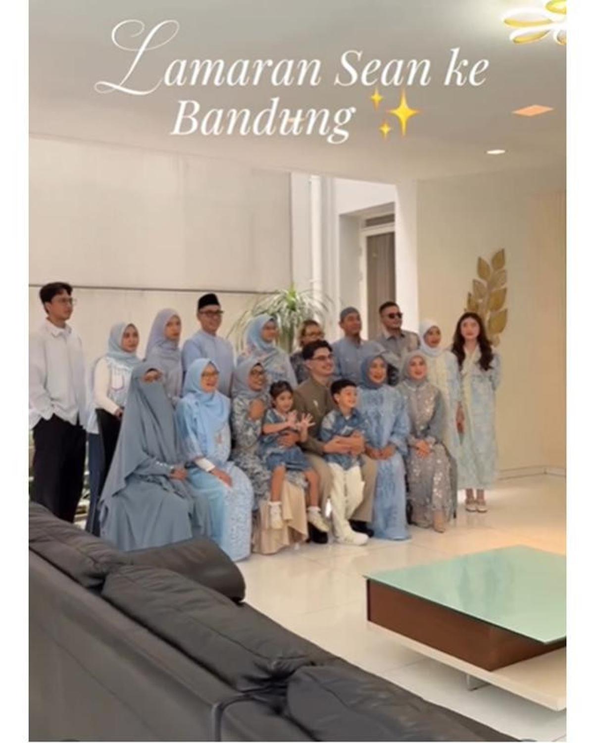 7 Potret Lamaran Sean Ivan Adik Irish Bella di Bandung, Penuh Bahagia