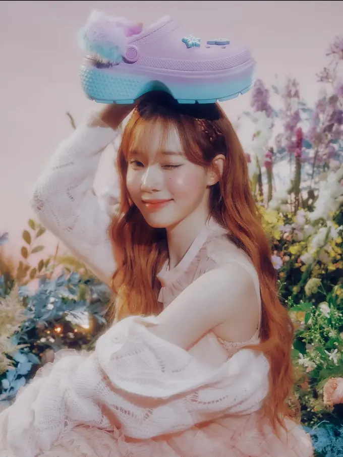 Koleksi Crocs dengan Aespa