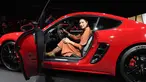 Petenis cantik asal Rusia, Maria Sharapova berpose di kursi pengemudi Porsche 718 Cayman GTS selama pameran mobil AutoMobility LA di Los Angeles Convention, California (29/11). Sharapova tampil cantik dengan gaun berwarna coklat. (AFP/Kevork Djansezian)