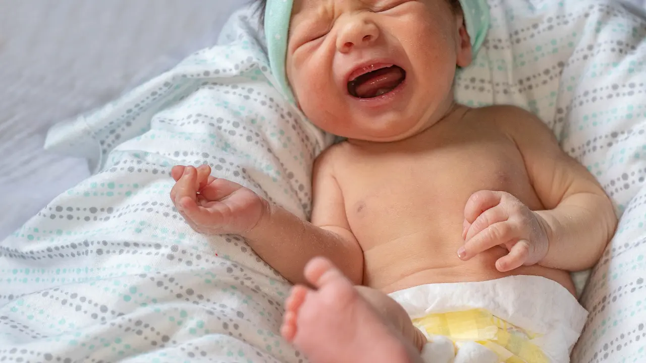 Anak menangis tengah malam/dok. Unsplash Katie