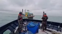 Kapal Pengawas Hiu 16 yang sedang melaksanakan patroli di Selat Malaka menangkap tangan 3 KIA sekaligus