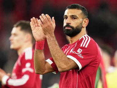 Mohamed Salah berhasil mencatatkan rekor baru sekaligus memperbaiki catatan Liverpool di Liga Inggris saat bersua Aston Villa pada Minggu (02/11/2025) malam WIB. (AP Photo/Jon Super)