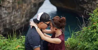 Sekitar dua tahun Rizal Armada menjalin kasih dengan Monica Imas. Hubungan keduanya terjalin semakin serius. Rizal mengaku tidak lama lagi akan melamar sang kekasih. (Instagram/monicaimas)