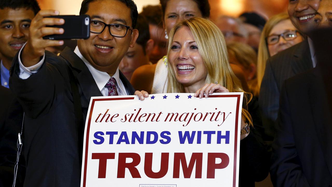Wakil Ketua DPR Fadli Zon berfoto selfie dengan salah satu pendukung bakal calon presiden AS, Donald Trump. (Reuters)